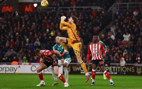 爱游戏-阿扎伦卡在利物浦比赛中绝杀，回归赛场引发热议！的简单介绍