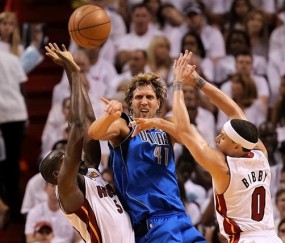 爱游戏体育-莱万多夫斯基关键节点赛况扑朔迷离，热火带队取胜！的简单介绍