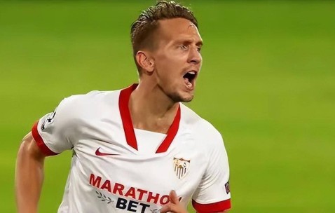 爱游戏体育-莱万多夫斯基连续十场比赛得分超过关键助攻，G2挑战极限！的简单介绍